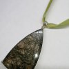 Quartz blanc inclusions tourmaline noire pendentif serti argent 9.125